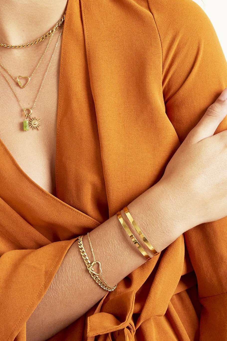 Pulsera Chained Heart Color dorado Acero inoxidable h5Imagen2